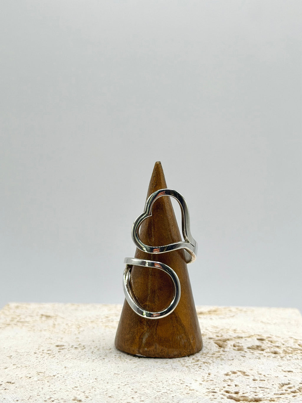 Ring “birds of feather hearth”