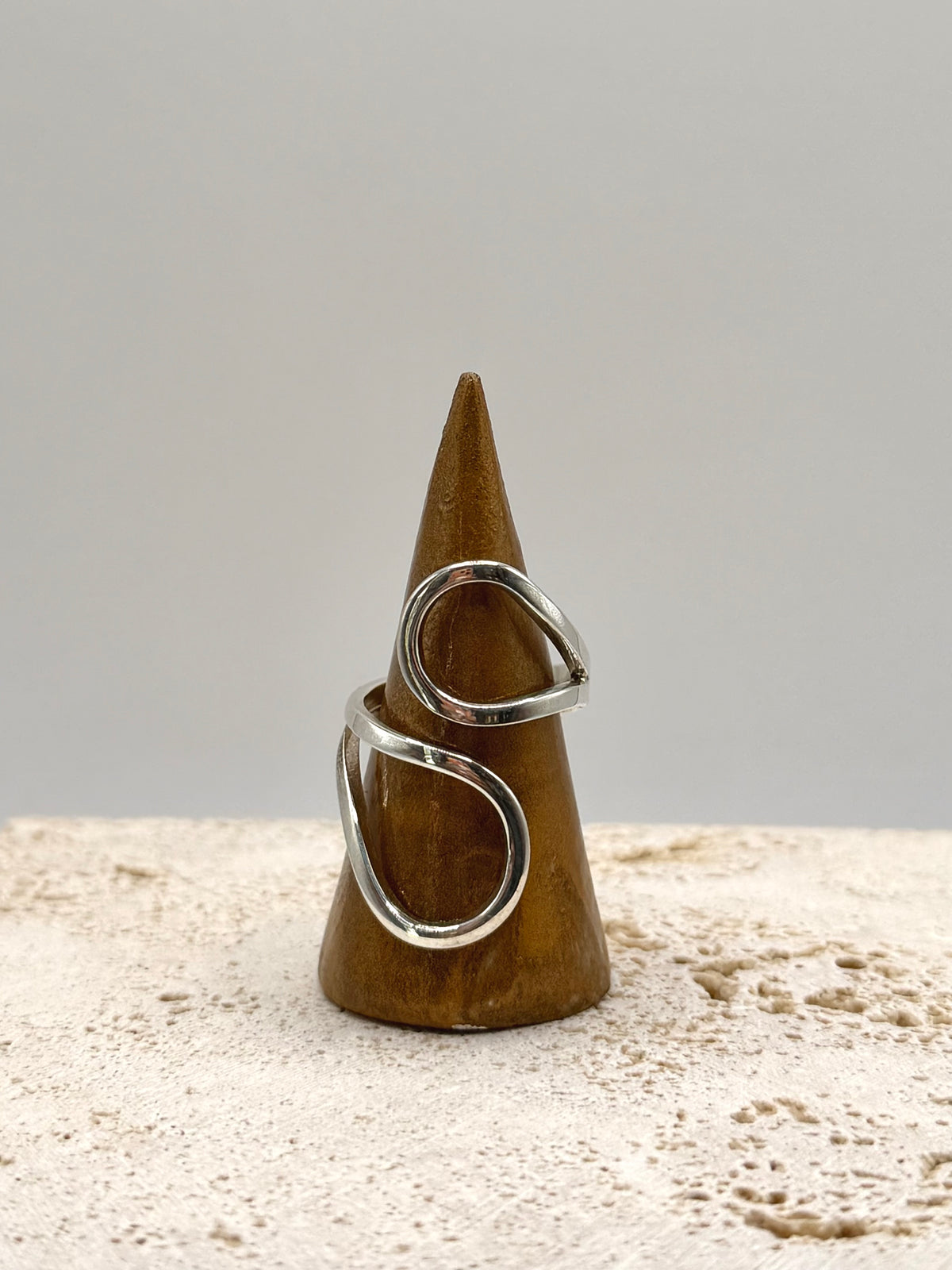 Ring “birds of feather”